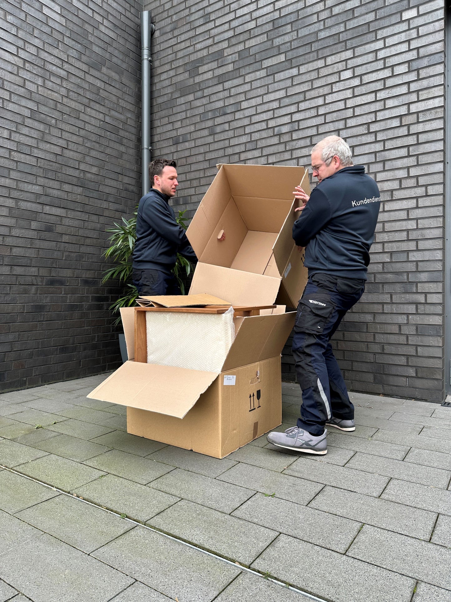 Lieferung ohne Chaos: Wunschplatz + Verpackungsentfernung