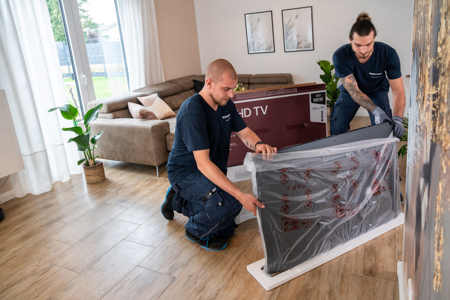 Rundum-sorglos-TV-Versand: Wandmontage + Einstellservice
